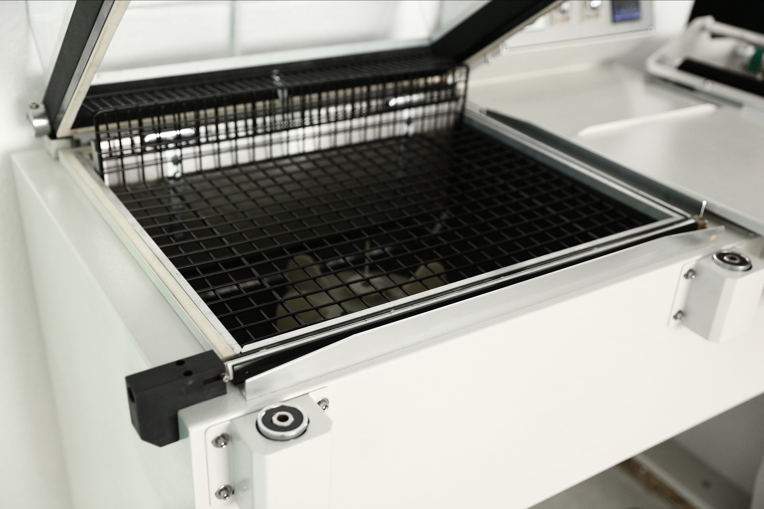 WANHE Semi Automatic Electric FM5540 Food Grade Egg Tray Bag Heat Polyolefin Film Shrink Wrapping Packaging Machine Easy Operate