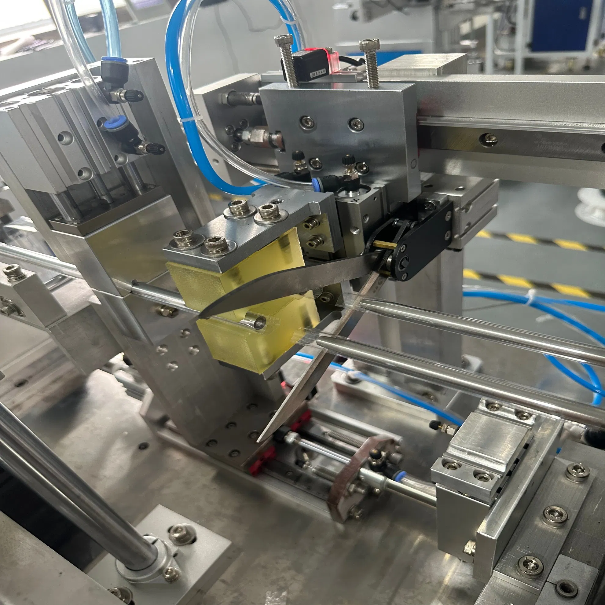 Advanced Automatic Sleeve Machine for Fast Heat Shrink Wrapping