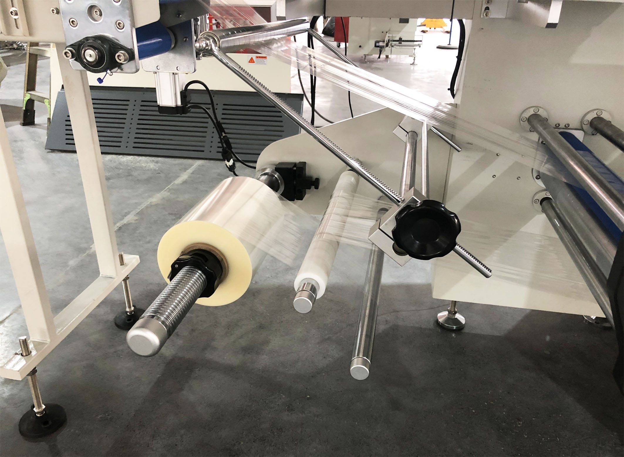 Automatic Continuous Motion Shrink Wrapping Machine RS-590 POF Film Flow Shrink Wrap,Sealing Wrapper
