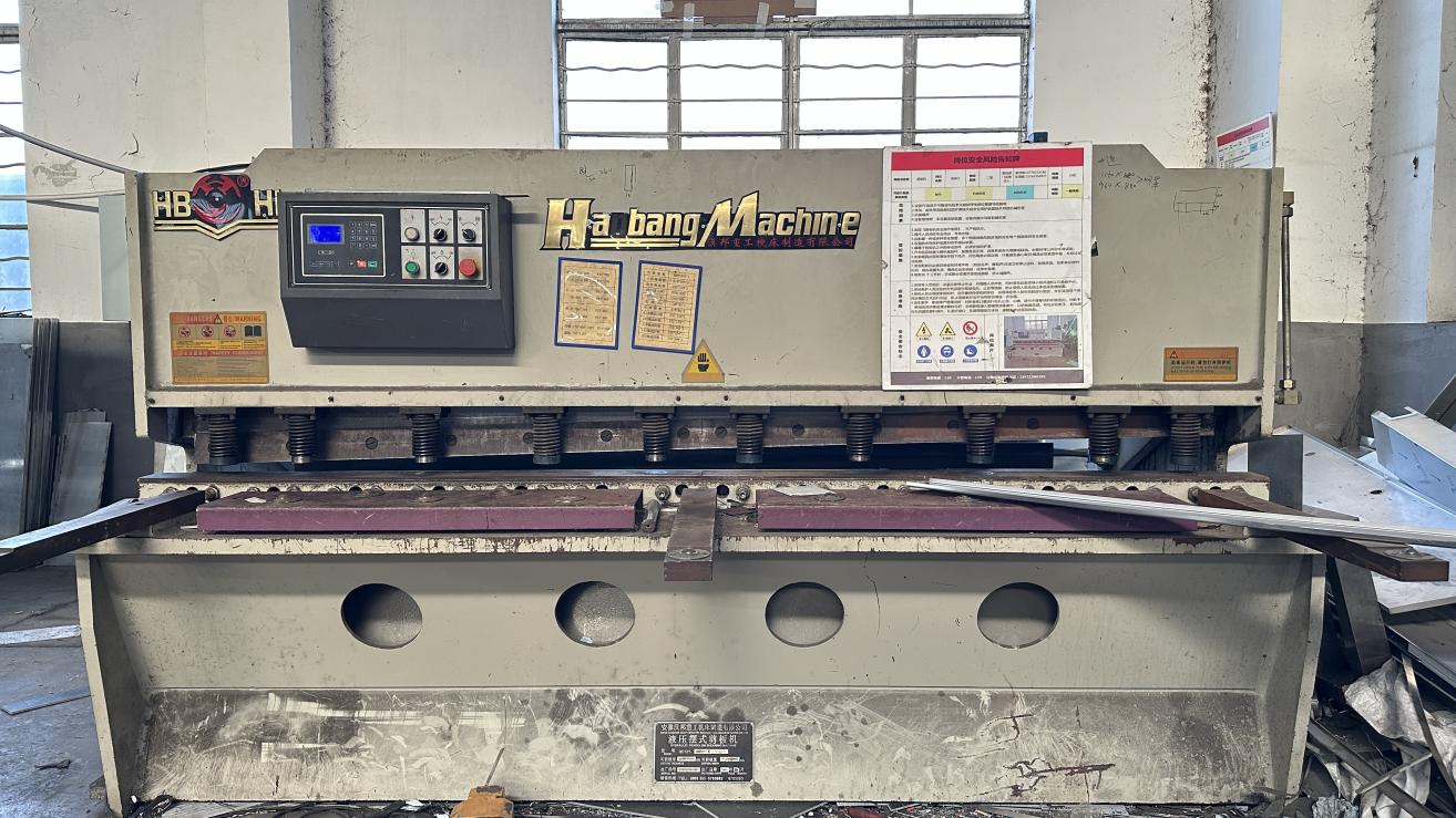 High-speed shearing machine for steel plate cutting