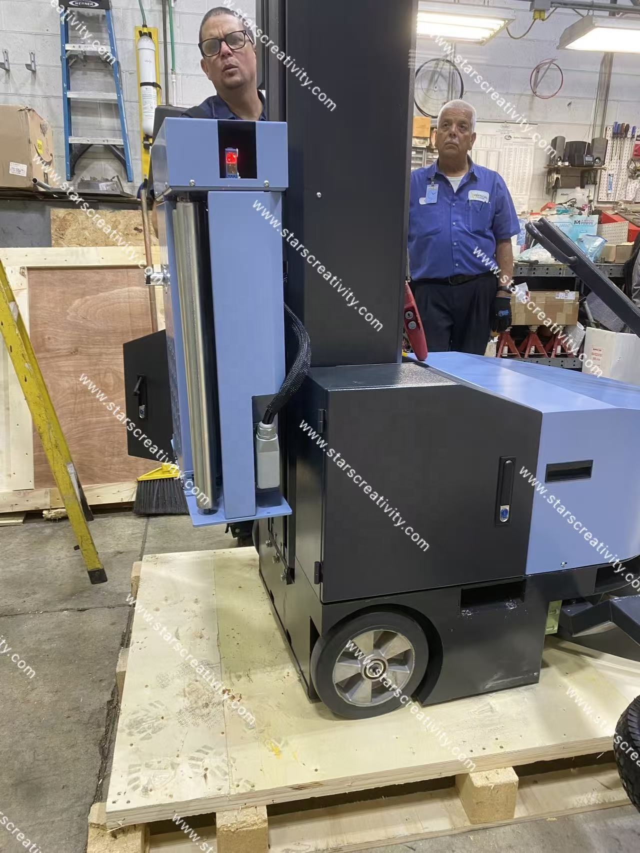 Lead-Acid Battery Robotic Large Pallet Shrink Wrap Machine Mobile Stretch Wrapping Machine