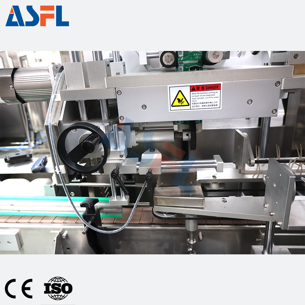 Automatic PVC Labels Shrink Sleeve Wrapping Labeling Machine For Plastic Bottle Round Bottle