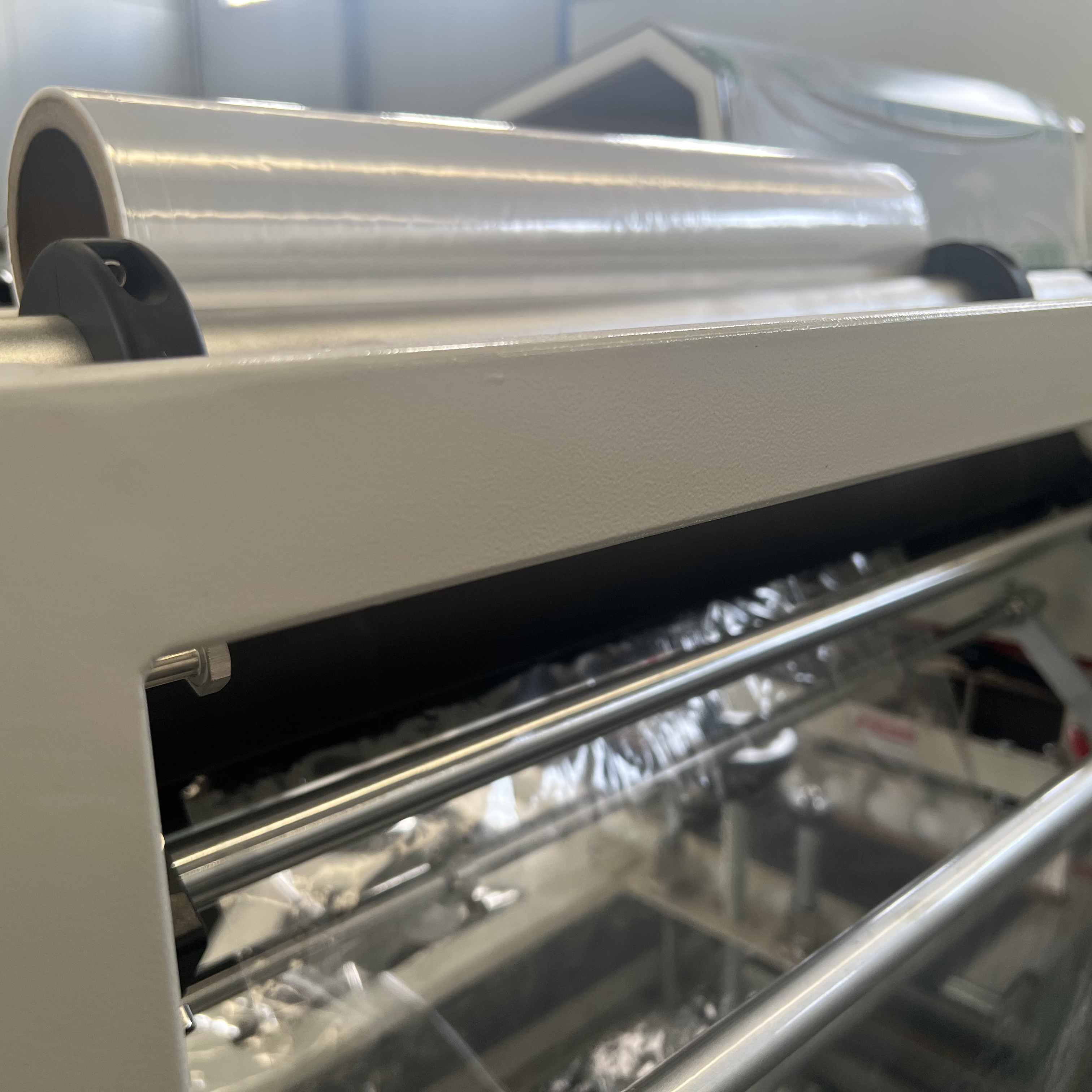 Electric Heat Shrink Packaging Machine Fully Automatic for PE/PVC/PP/POF with Core Components Including Motor Bearing Gear PLC