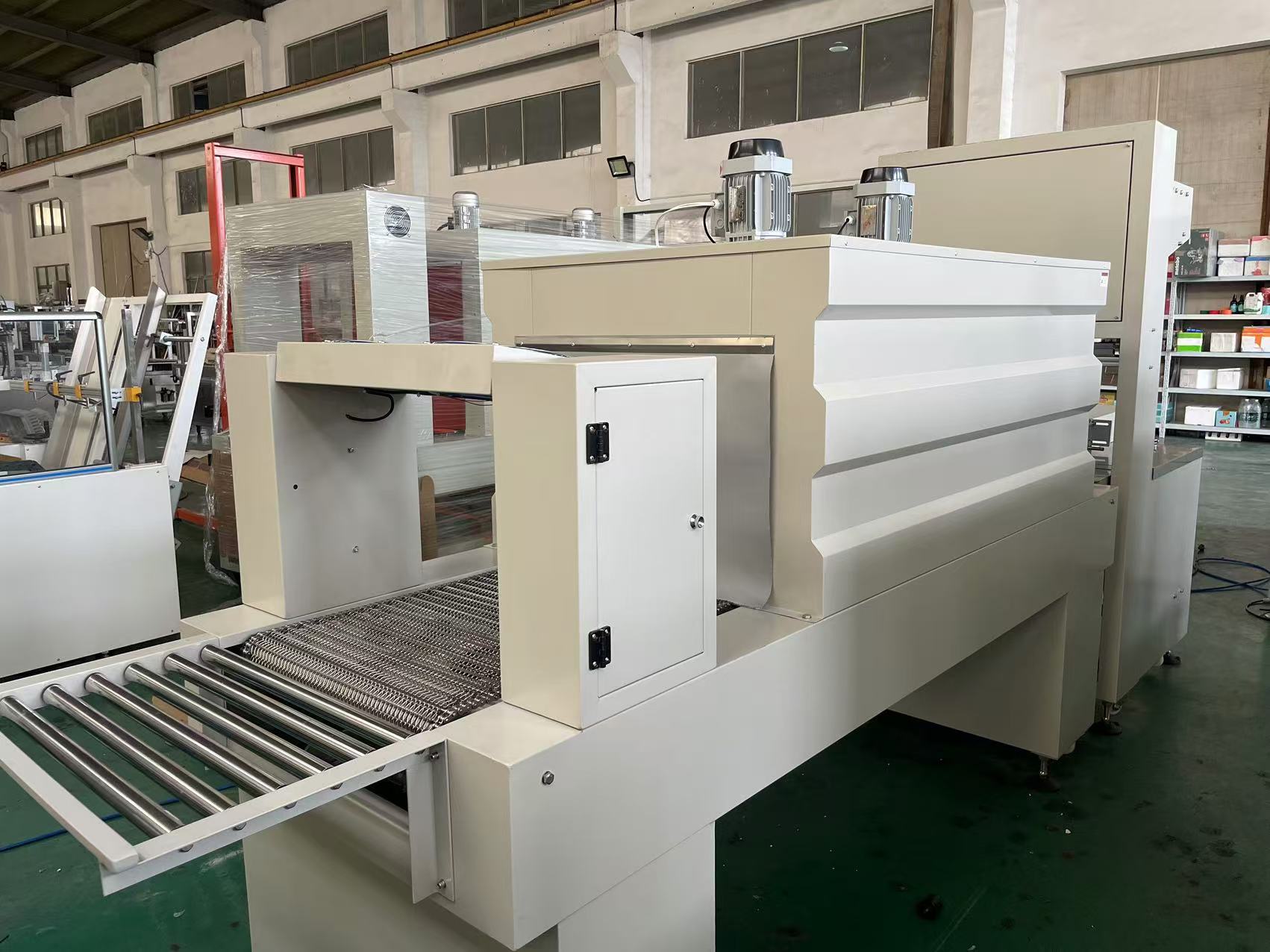 Xiang Yu Electric Semi Automatic Cuff Sealing &amp; Cutting Carton Sealer Machine with PLC for Food Beverage Shrink Wrapping