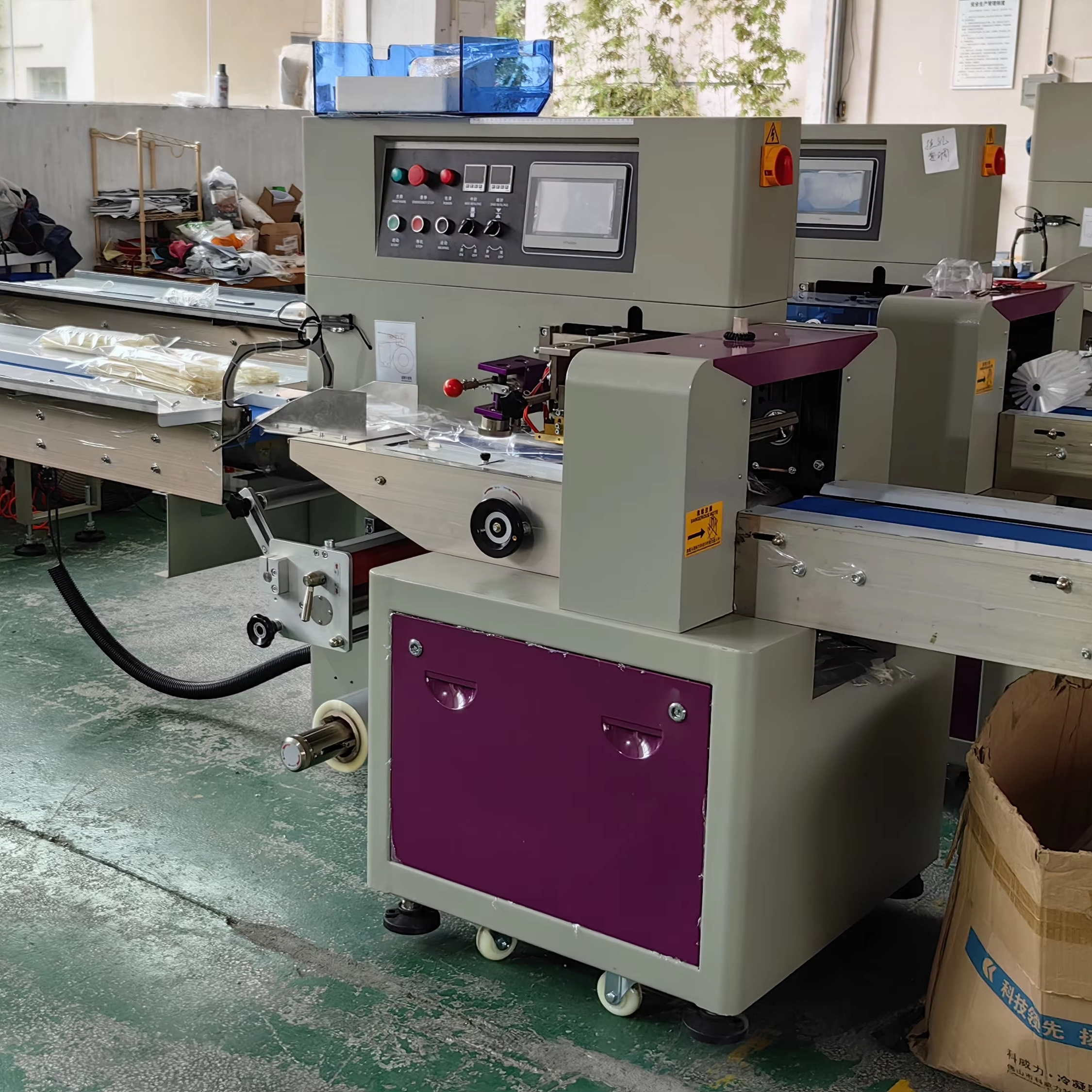Pillow Packaging Machine Automatic Continuous Shrink Packaging Equipment Electric Wire Heating Shrink Film Shrink Packaging