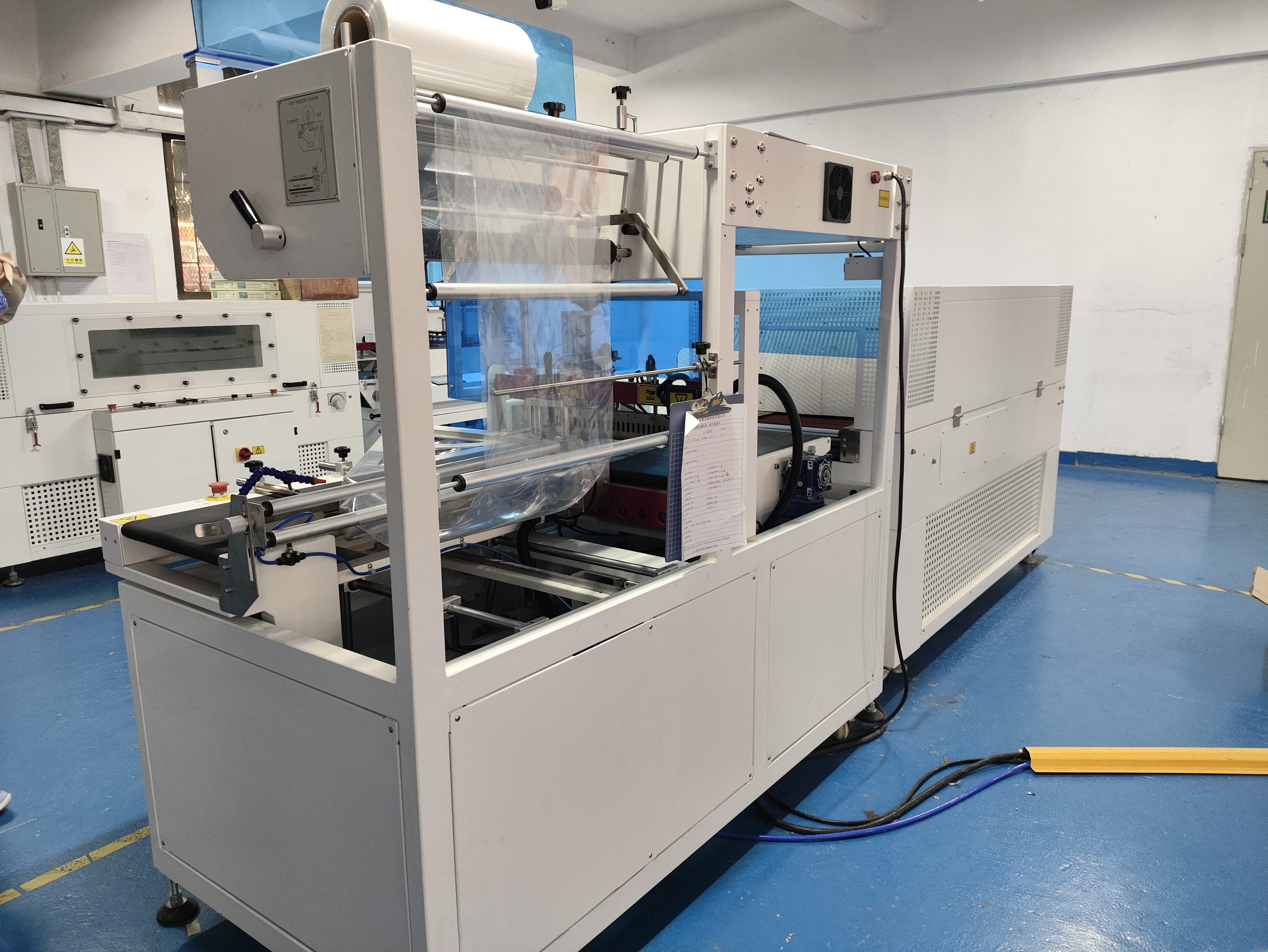 Automatic High Speed Continuous Motion Side Sealing Heat Shrink Wrapping Packaging Wrapper Machine with Heat Shrink Tunnel