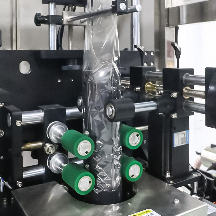 Automatic Shrink Sleeve Labeling Machine High Speed Bottle Packaging Line For Beverage &amp; Cosmetic