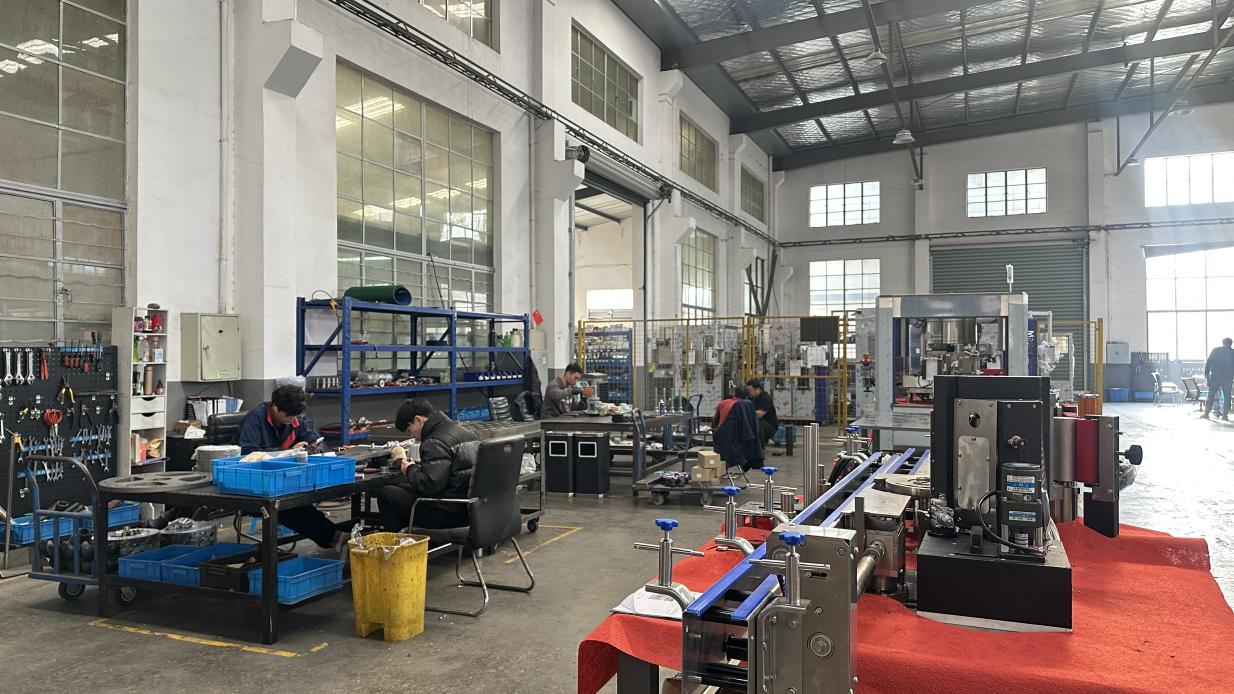 Shanghai Jinye Machinery factory assembly line workshop