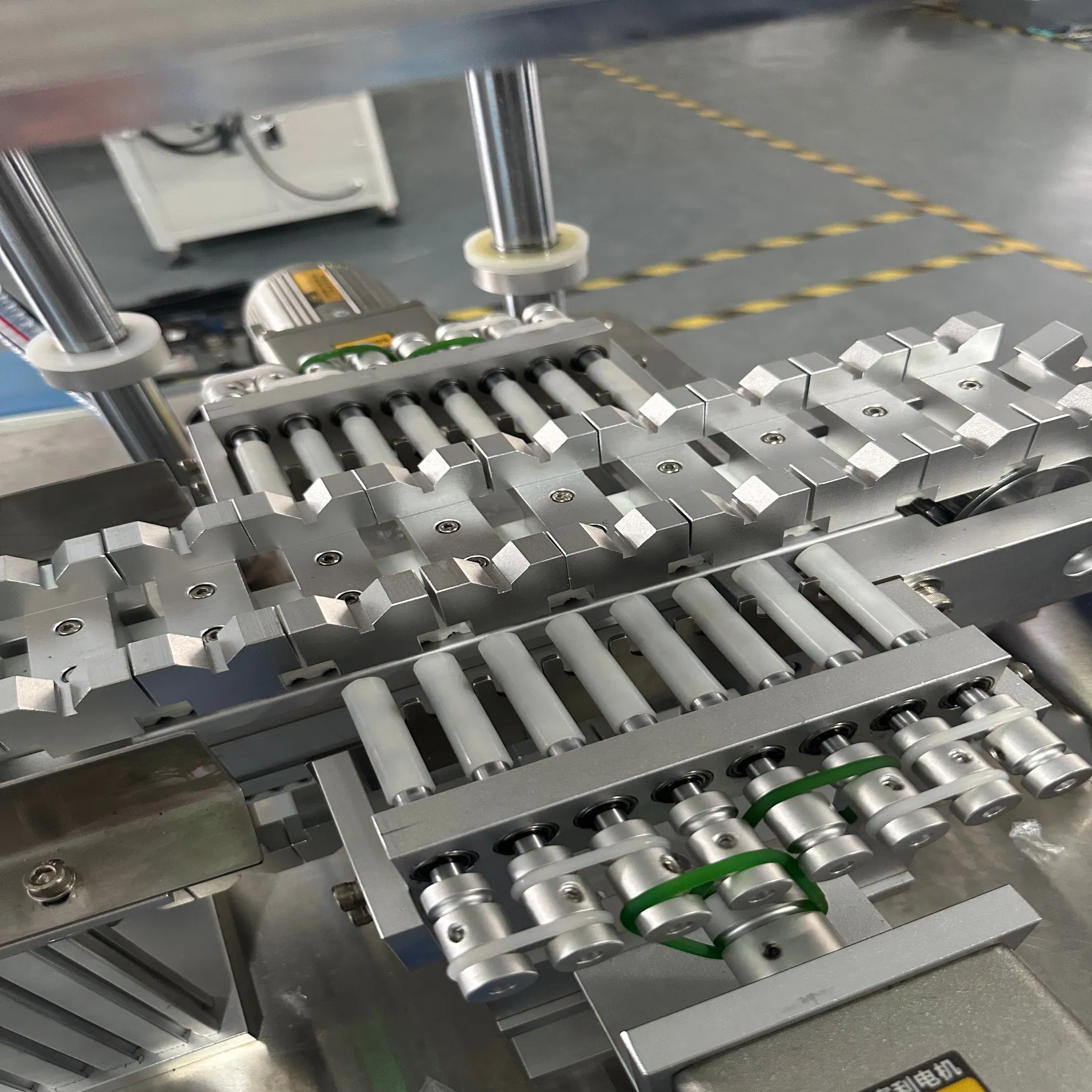 Advanced Automatic Sleeve Machine for Fast Heat Shrink Wrapping
