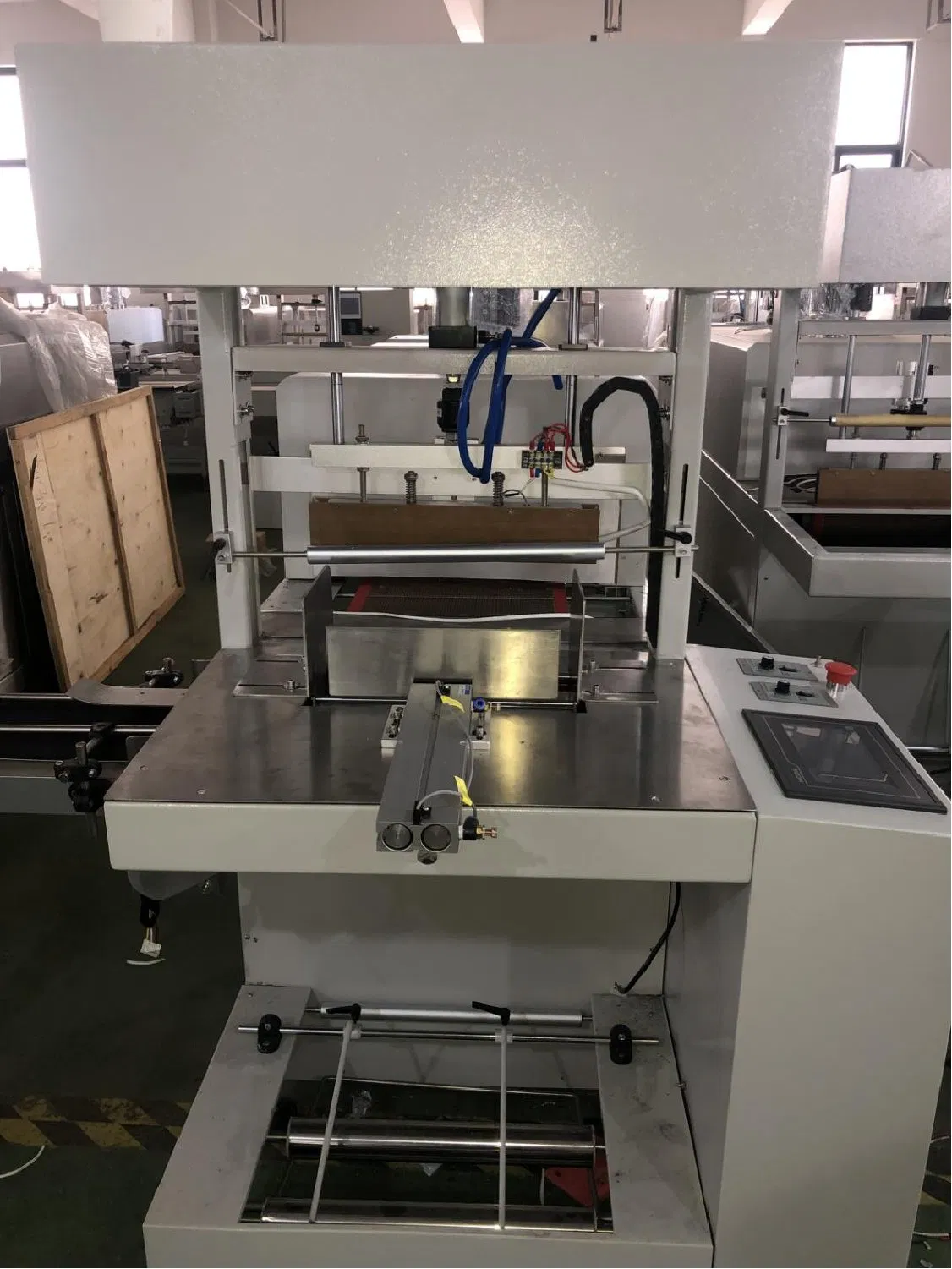 Automatic Water Juice Glass Plastic Bottle Cardboard Tray Shrink Sleeve Wrap PE Film Wrapping Packing Wrapper Packing Machine