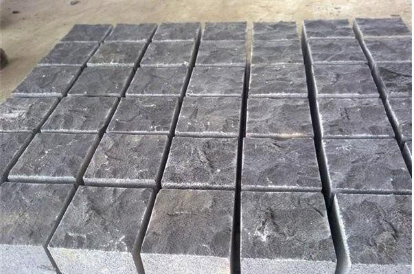 China Black Granite Basalt Cube Stone Cobbles for Paving