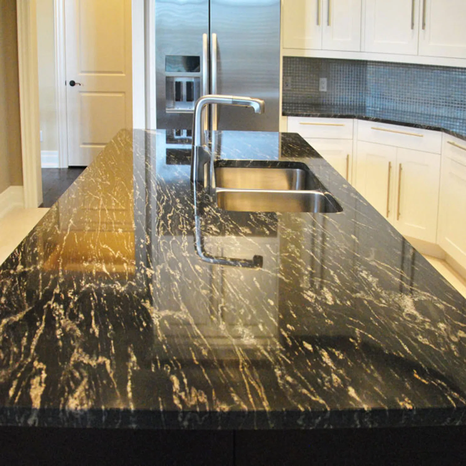 High Quality China Factory Brazil Black Granite Prefabricated Kitchen Countertops