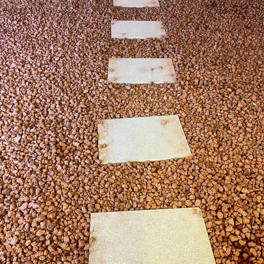 Decorative Volcanic Lava Rocks for Garden Plants Landscape and Pathway Mulch