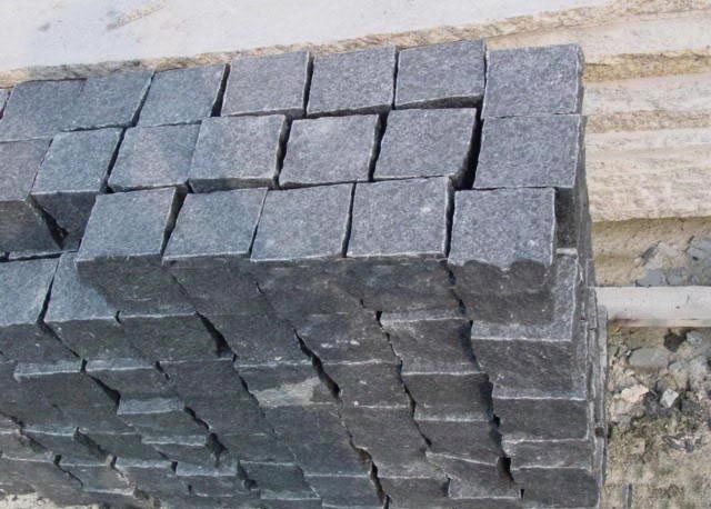 Black Granite Cobblestone/Cube Stone/Paving Stone with Natural Split Tumbled Flamed