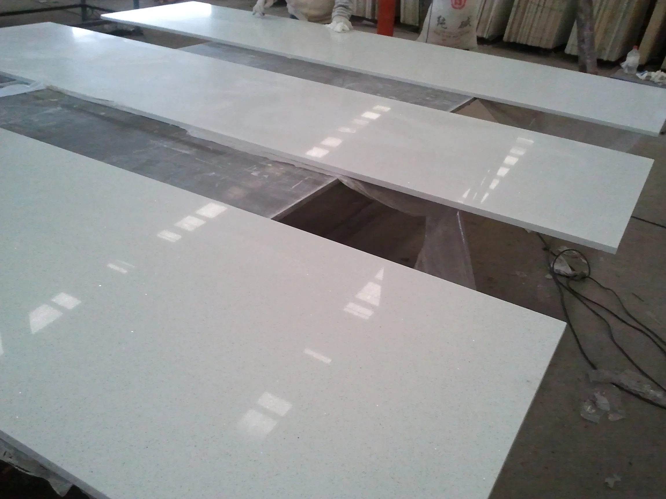 Galaxy White/Sparkling White/Crystal White Quartz Stone Prefabricated Countertop