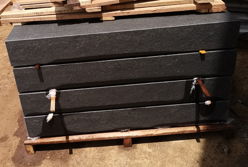 Natural Stone blac/grey honed/flamed/Brushed &nbsp;Basalt stepping stone basalt for floor/wall/outdoor slabs/tiles/countertops/stairs/sills/column/pavers