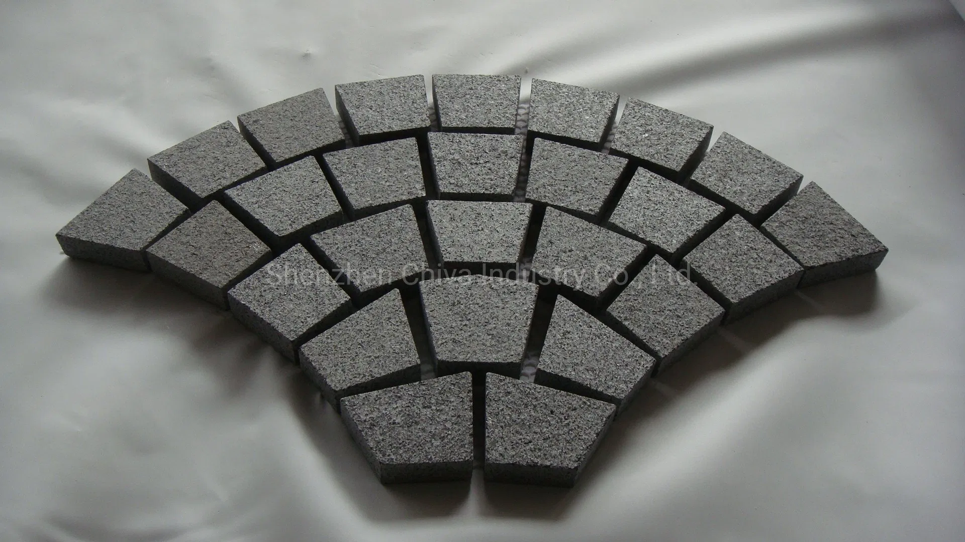 Natural Granite Mosaic/Pattern Tile Outdoor Paving Flamed Cobblestone with Net/Mesh/in/The/Back