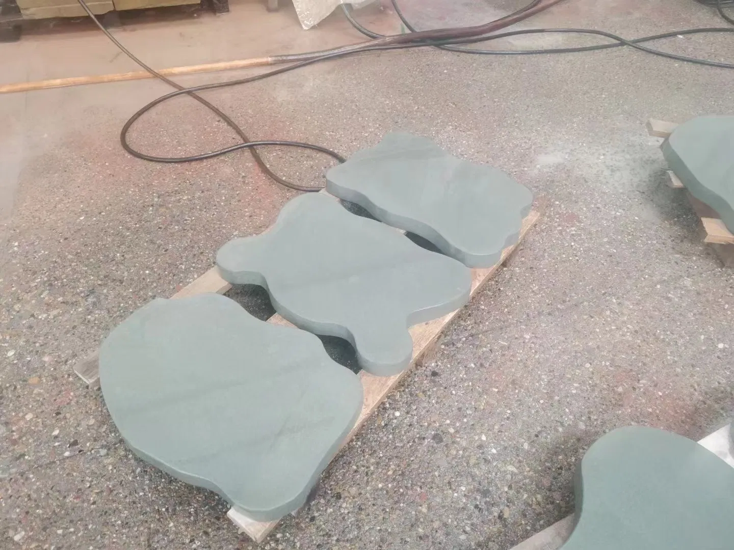 China Basalt Lavastone Bluestone Stepping Stone for Garden Pathway Design