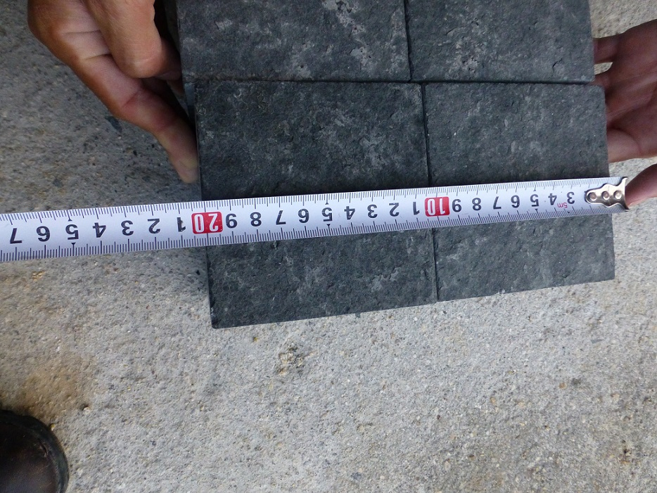 China Black Granite Basalt Cube Stone Cobbles for Paving
