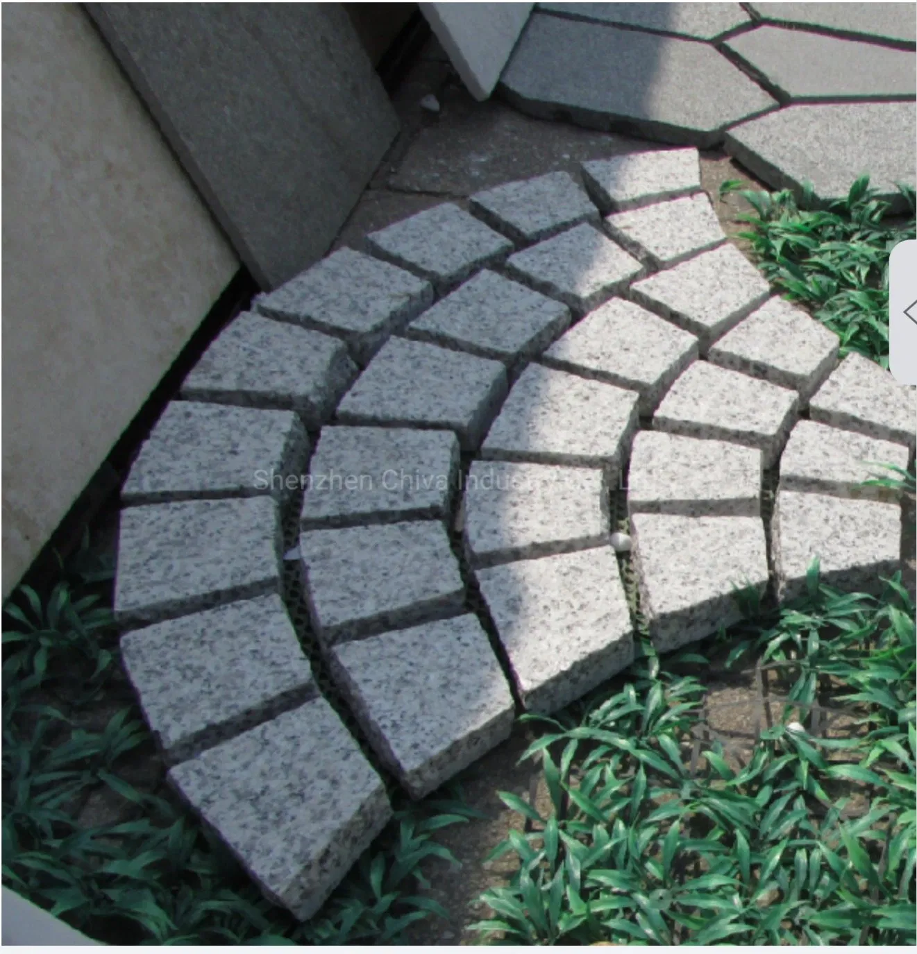 Natural Granite Mosaic/Pattern Tile Outdoor Paving Flamed Cobblestone with Net/Mesh/in/The/Back