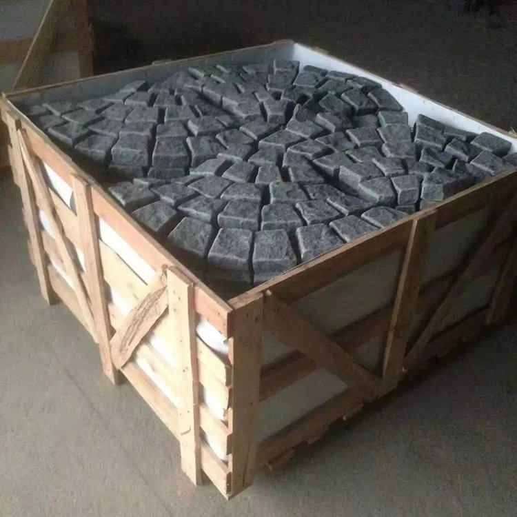 Natural Granite Mosaic/Pattern Tile Outdoor Paving Flamed Cobblestone with Net/Mesh/in/The/Back