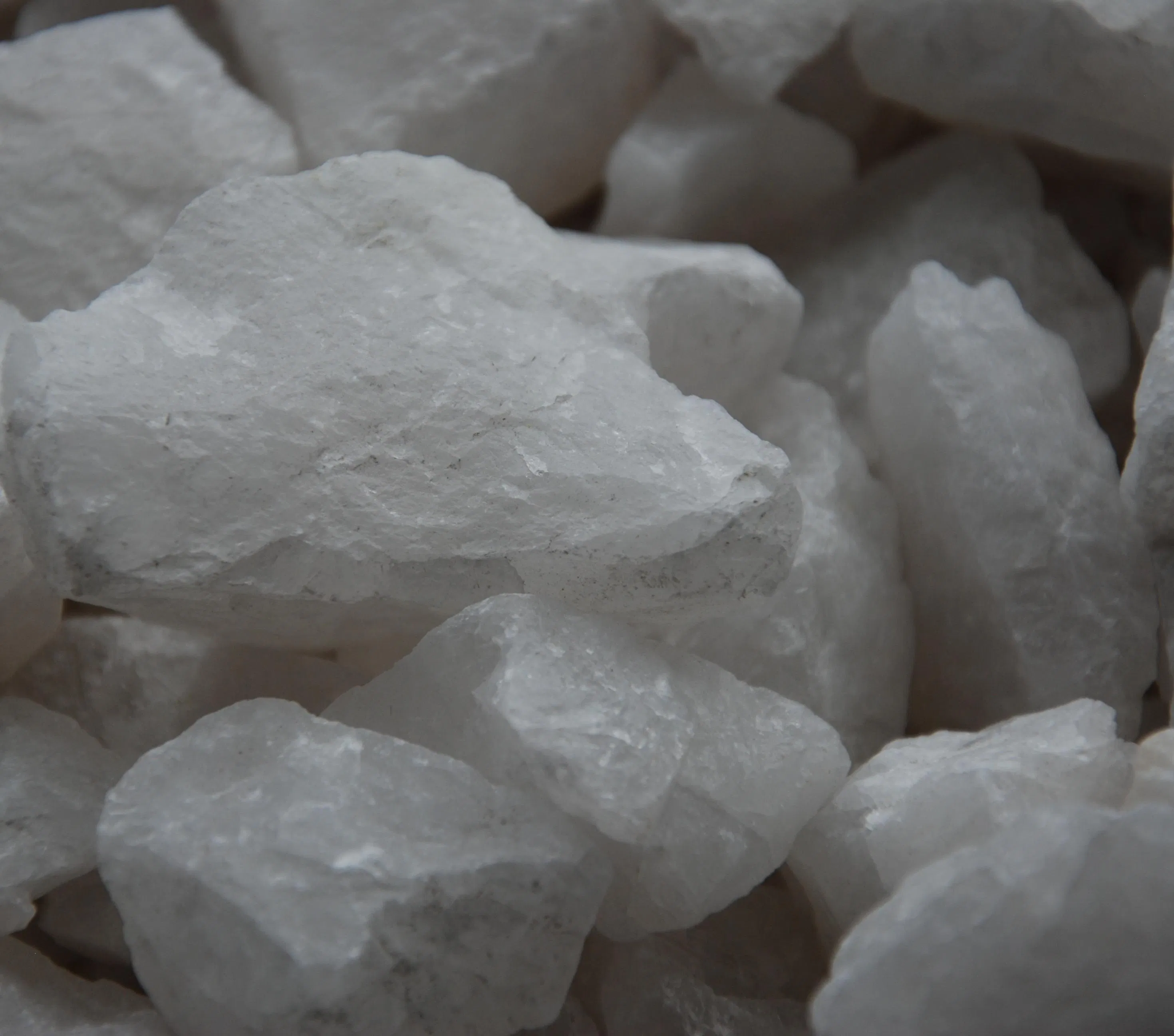 Natural White Quartz Stone Gravel Decorative Landscaping Pebbles for Garden Path Walkway Driveway Paving