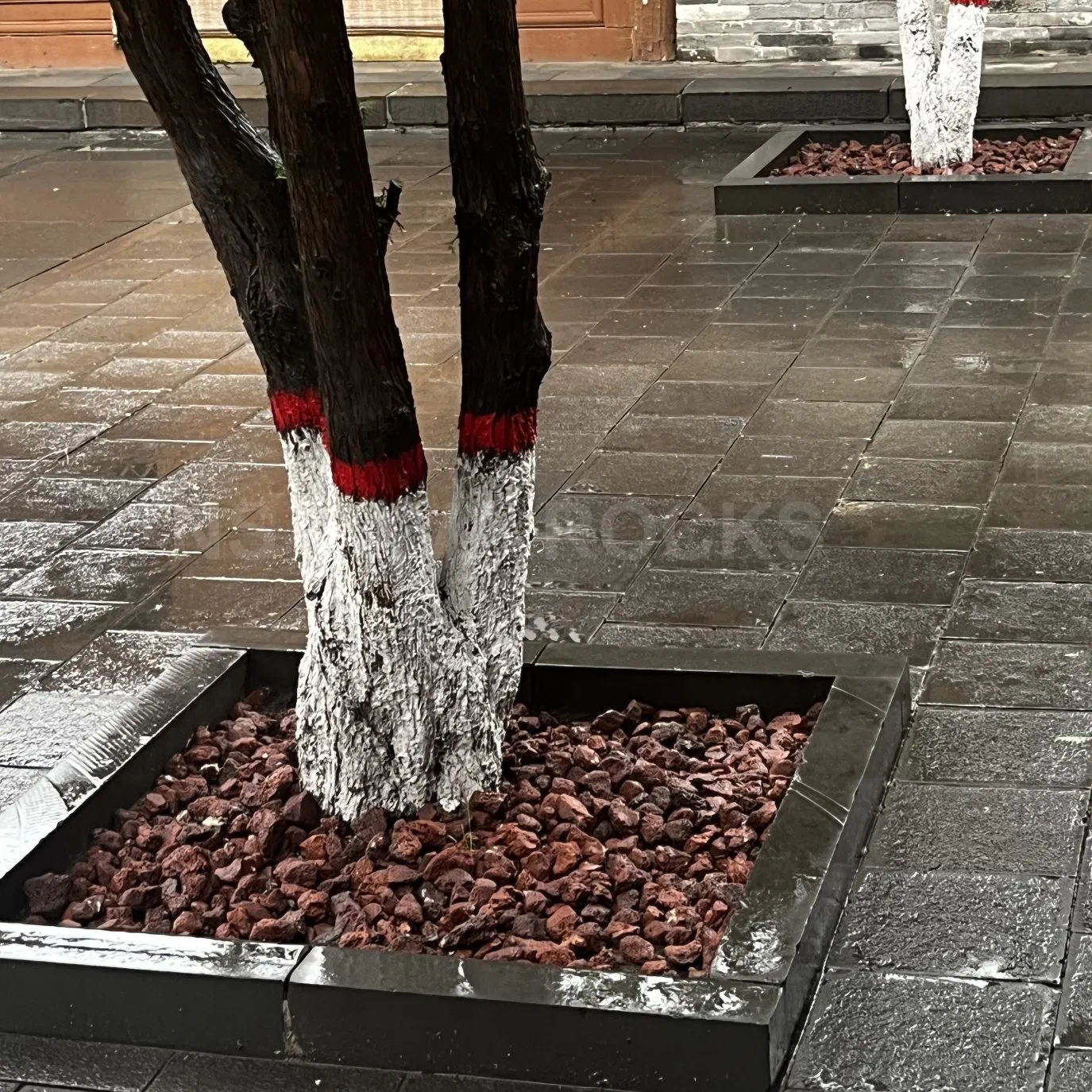 Decorative Volcanic Lava Rocks for Garden Plants Landscape and Pathway Mulch