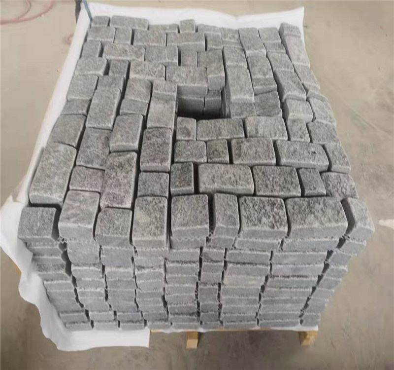 Tumbled G654 Granite Grey Cobblestones on Mesh Sheets for Driveway Paver Design