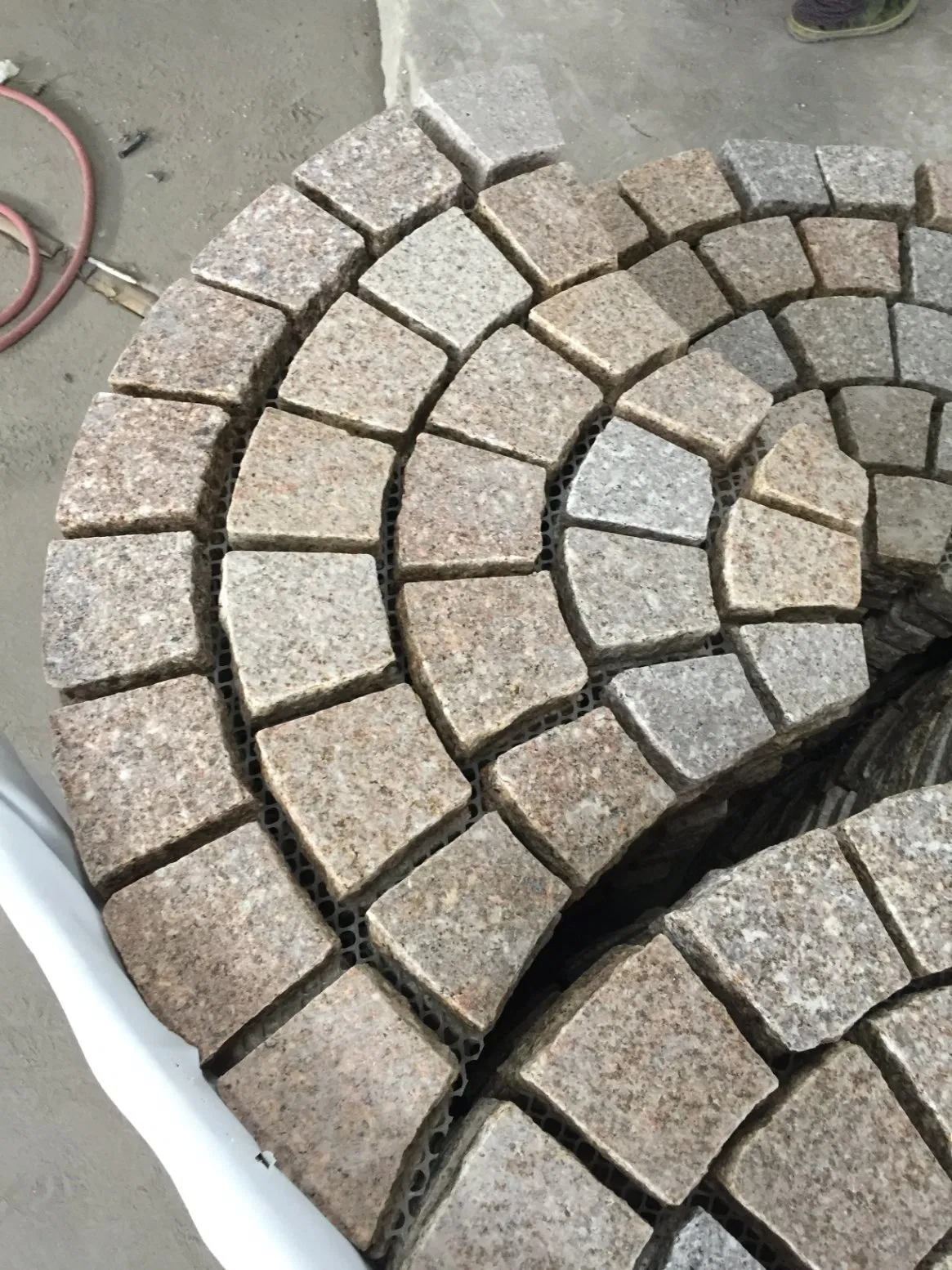Natural Stone Sector Shape Garden Floor Design Granite Cobblestone on Mesh