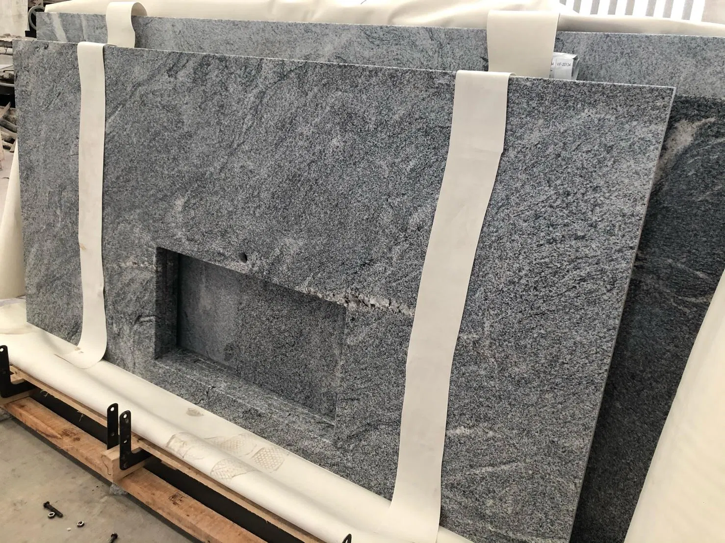 Natural Stone China Viscont White Granite for Kitchen Countertop Island Top Project