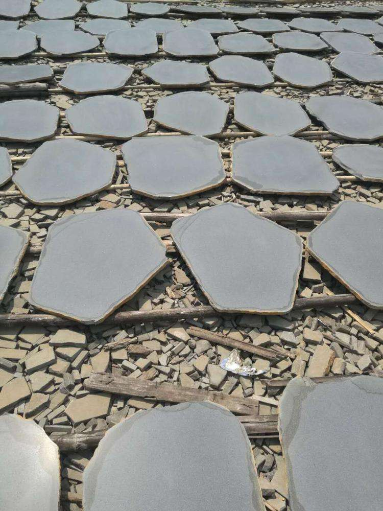 Outdoor Large Size Random Hainan Bluestone Stepping Stone for Gardern /Patio/Swimming Design