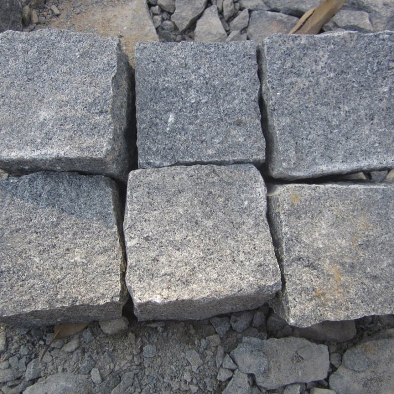Natural Split G654 Dark Grey/Impala Black Granite Pavers Cobblestone for Driveway/Exterior
