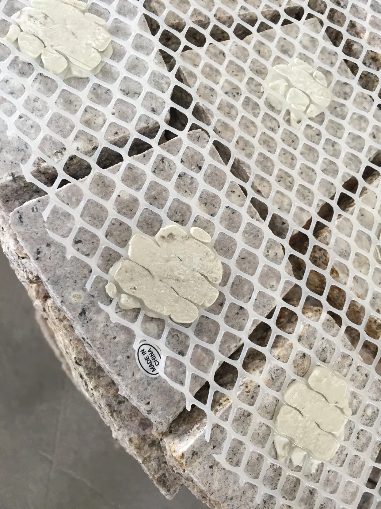 Natural Stone Sector Shape Garden Floor Design Granite Cobblestone on Mesh