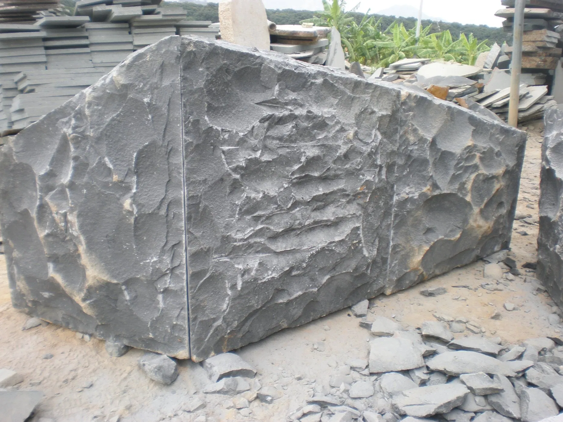 Black Paving/Black Kerbstone/ Flamed/Naturalsplit Fudingblack Basalt Floor/Flooring/Paving/Paver/Cube Stone for Outside/Landscaping/Carparking/Garden Decoration