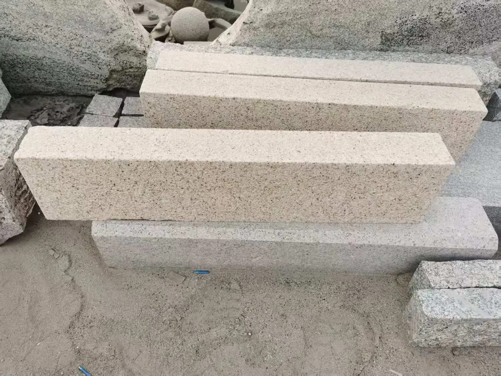 Cheap Grey /Black/White/Yellow/Granite Kerbstone/Curbstone/Kerbs for Garden / Landscape/ Paving/Road