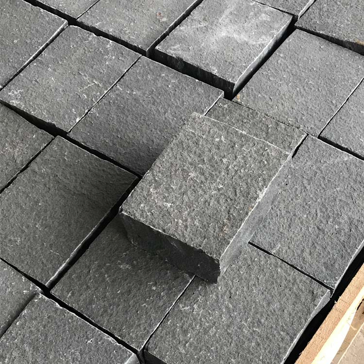 Anti-Slip Flamed and Natural Split Finish Black Basalt Cobblestone for Driveway and Walkway Pavement