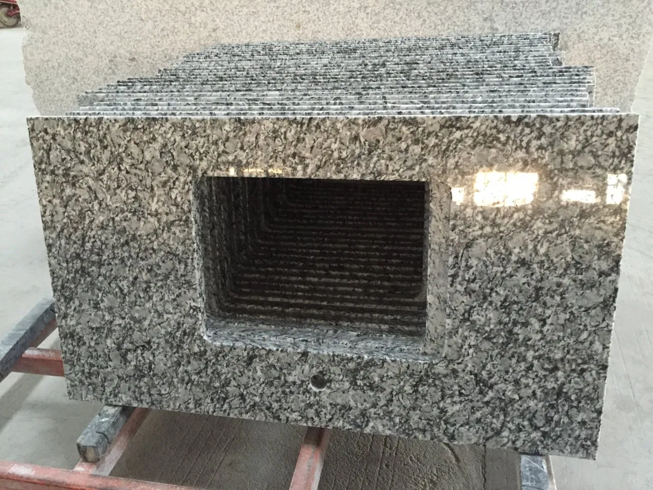 Prefabricated Granite Countertop for Kitchen and Bathroom