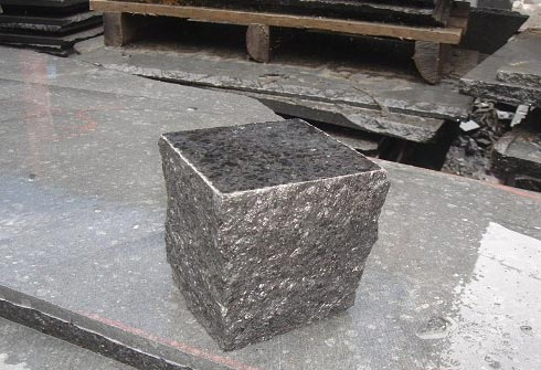 Black Granite Cobblestone/Cube Stone/Paving Stone with Natural Split Tumbled Flamed