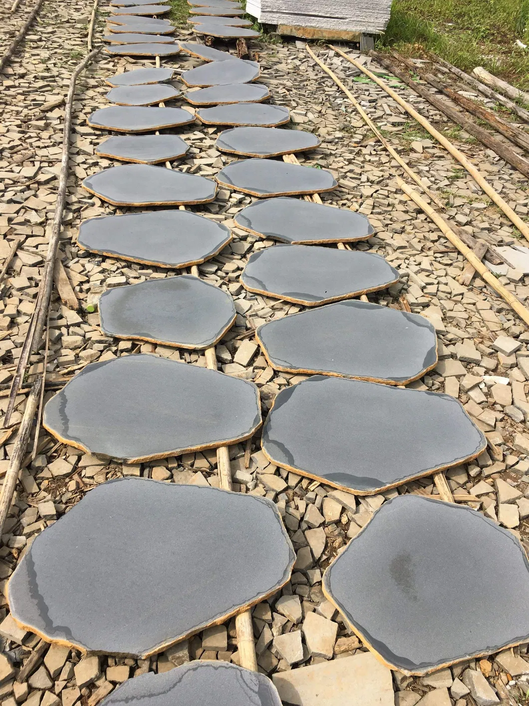 Outdoor Large Size Random Hainan Bluestone Stepping Stone