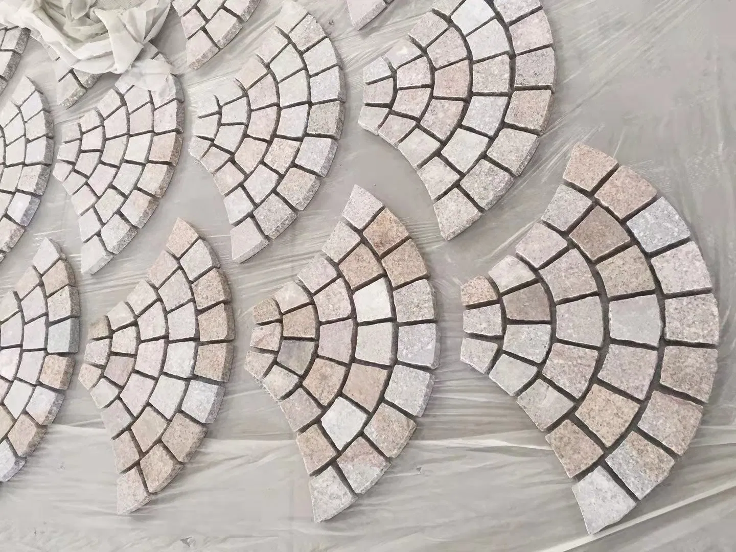 Natural Stone Sector Shape Garden Floor Design Granite Cobblestone on Mesh