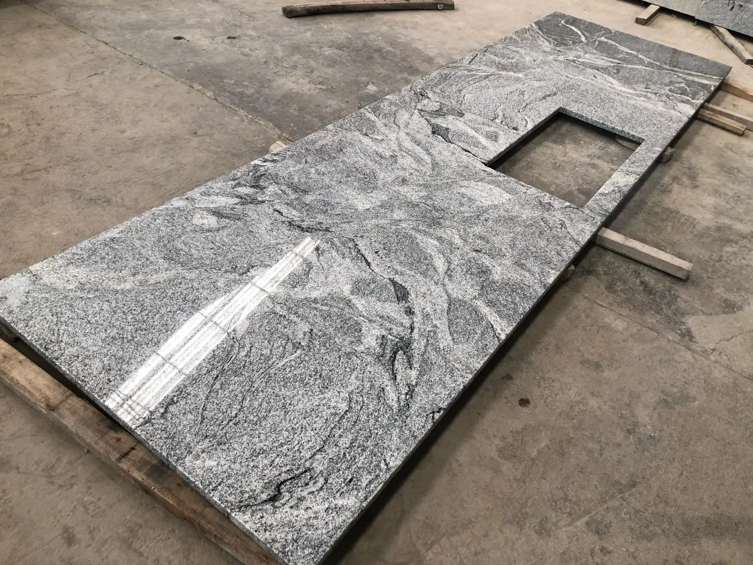 Natural Stone China Viscont White Granite for Kitchen Countertop Island Top Project