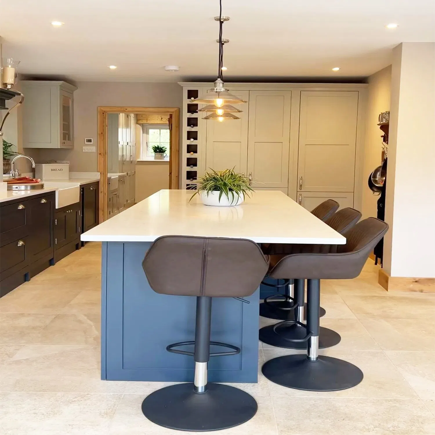 High Glossy Solid Surface Pure White Quartz Stone Kitchen Countertop