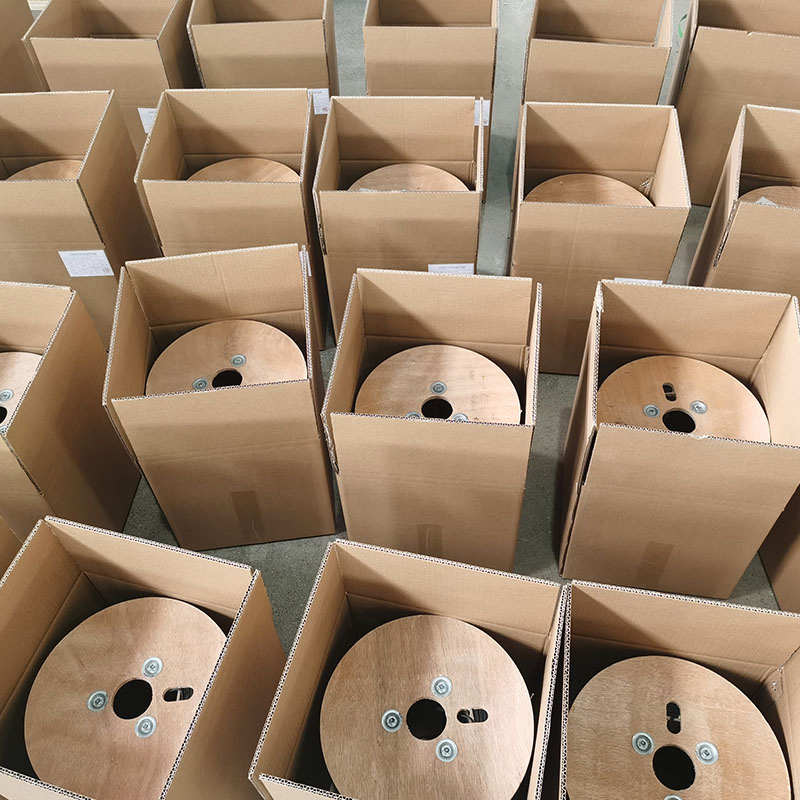 Single Mode Fiber Cable 1km Price Gjyxch GJYXFCH Fiber Optic Cable Price List FTTX FTTH 1 2 4 Core G657A2 Fiber Optic Drop Cable