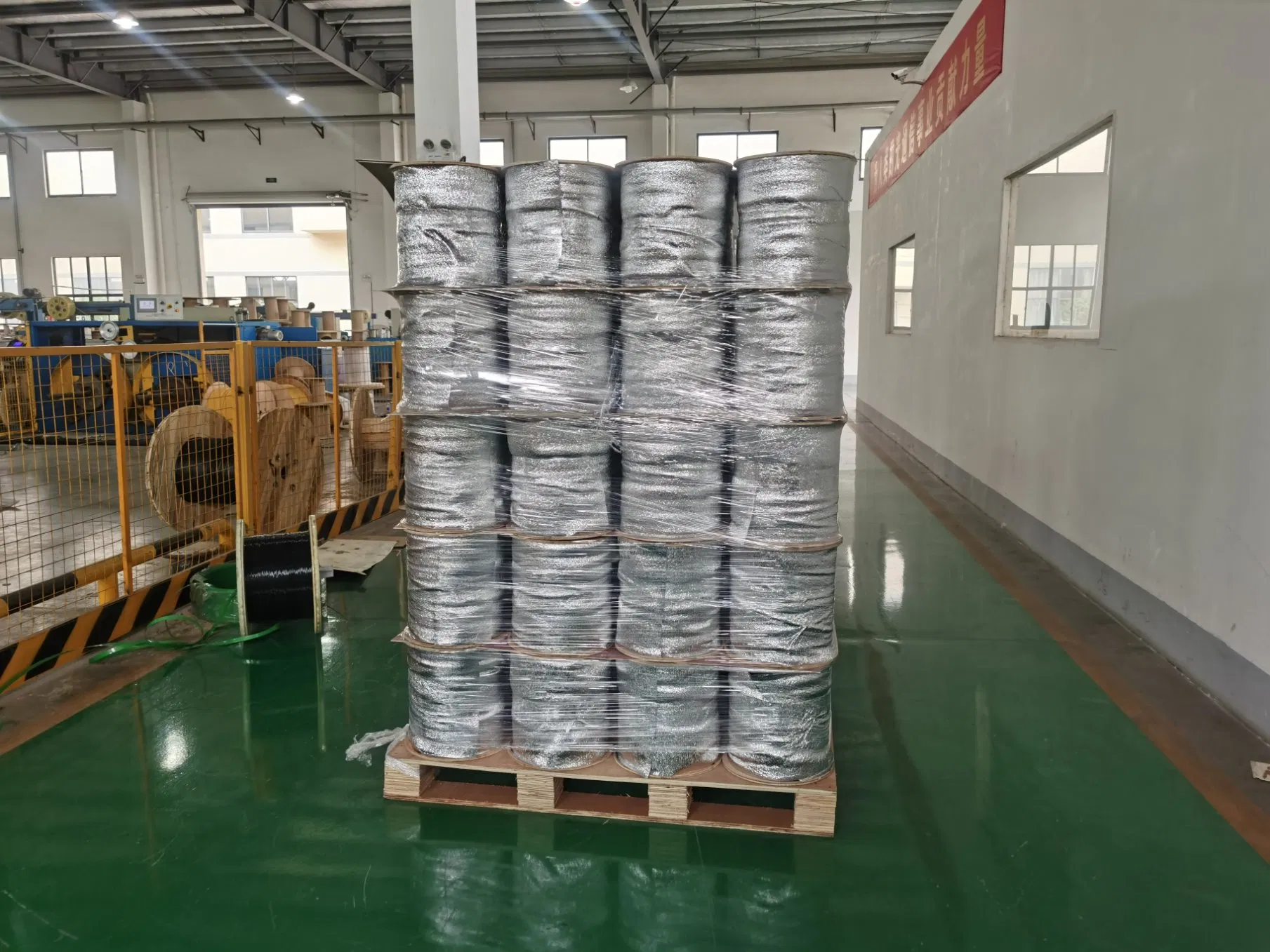 Black/White Jacket GJXFH Optical Fiber Drop Cable Indoor FTTH Distribution Cable