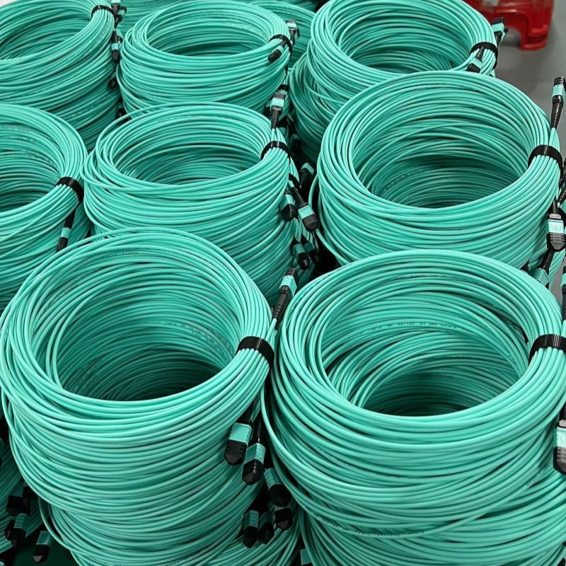 1core 8core 12core Om3 Om4 Om5 PVC or LSZH Sheath Fiber Optic MPO MTP Cable Breakout Cable