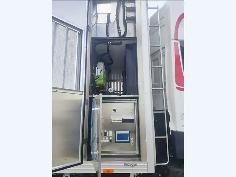 GoldBees Day-old ChickLayer Transport Truck - Fully Enclosed Automated Logistics (17)