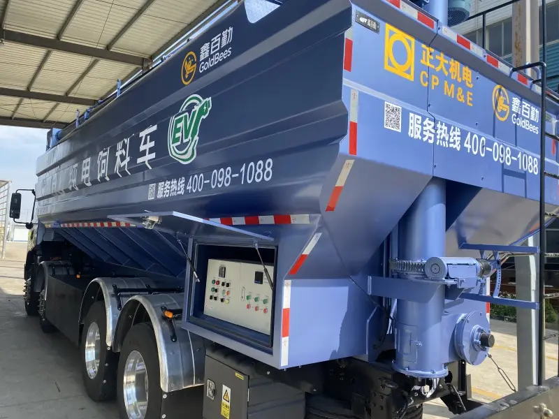 Pure-Electric Bulk Feed Transport Vehicle