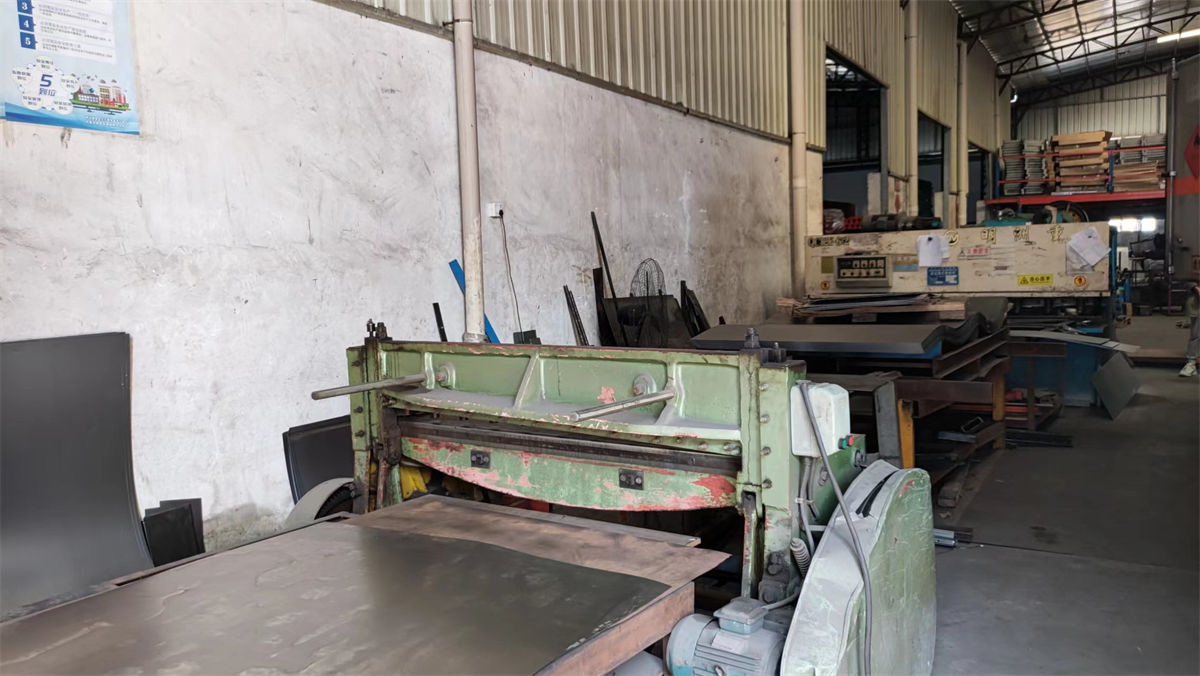 Plate Cutting Machine