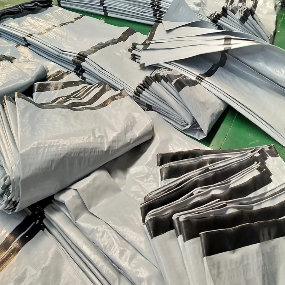 China Black Stripped PE Tarpaulin Fabric High Durability Heavy Duty Waterproof and UV Resistant to Africa。 Suppliers, Factories