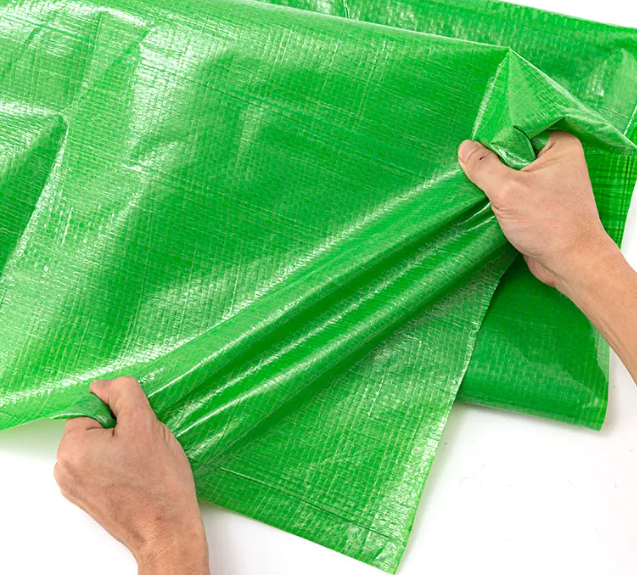 Green PP tarpaulin fabric roll waterproof high strength recyclable for covers and liners